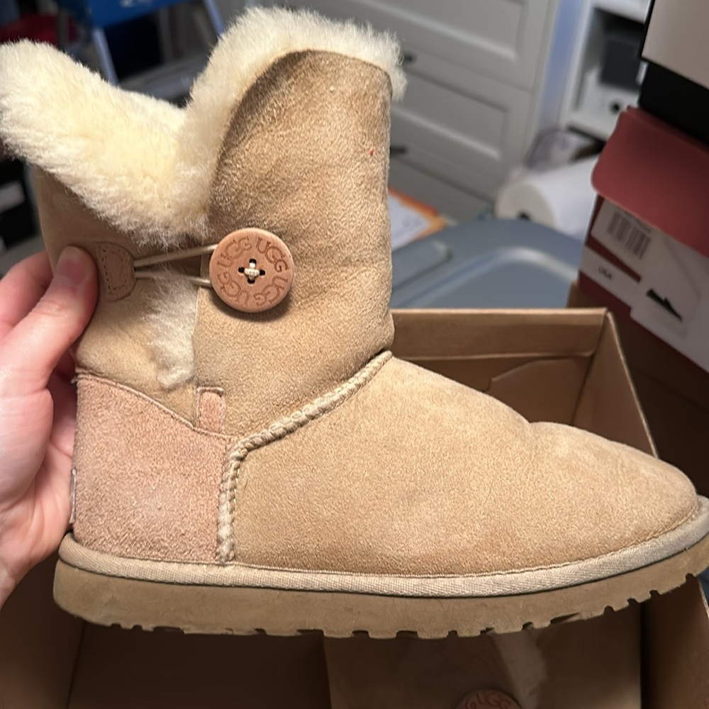 Bailey Button Uggs - image 4